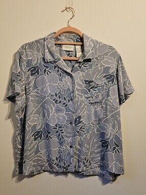 Liz Clairborne Blue Floral Design Short Sleeve Rayon Blouse Large